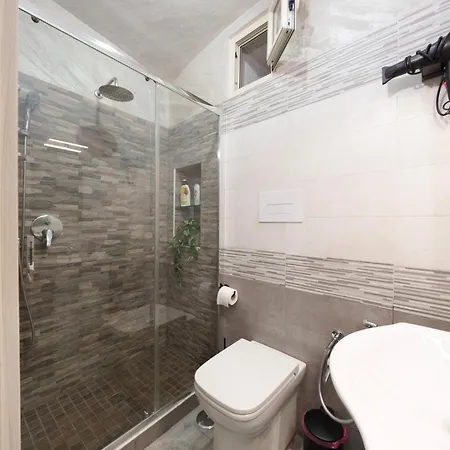 La Casa Della Nonna - Quartierispagnoli Affittacamere 4*