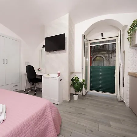 Pensjonat La Casa Della Nonna - Quartierispagnoli 4*